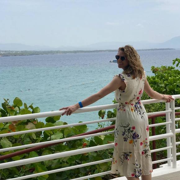 Meet your Posher, Courtney - Picture 1 of 1